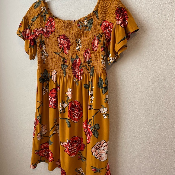 Like New! Derek Heart Smocked Mini Dress Size: Medium - Picture 7 of 9